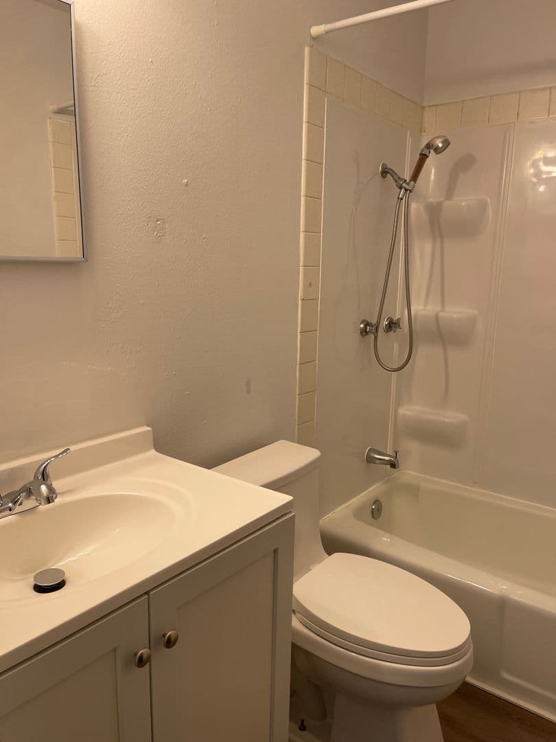 Des Moines Apartment: 6315 Hickman Rd, 6319 Hickman Rd