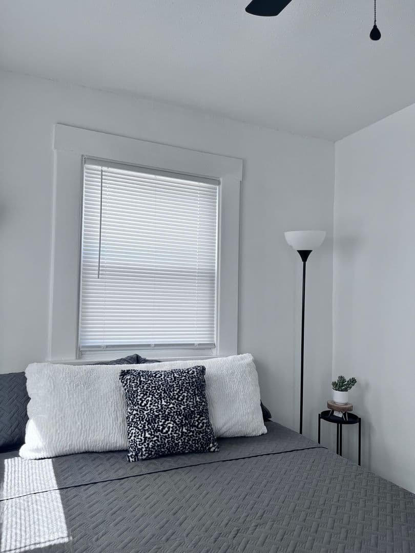 Des Moines Apartment: 1082 21st St