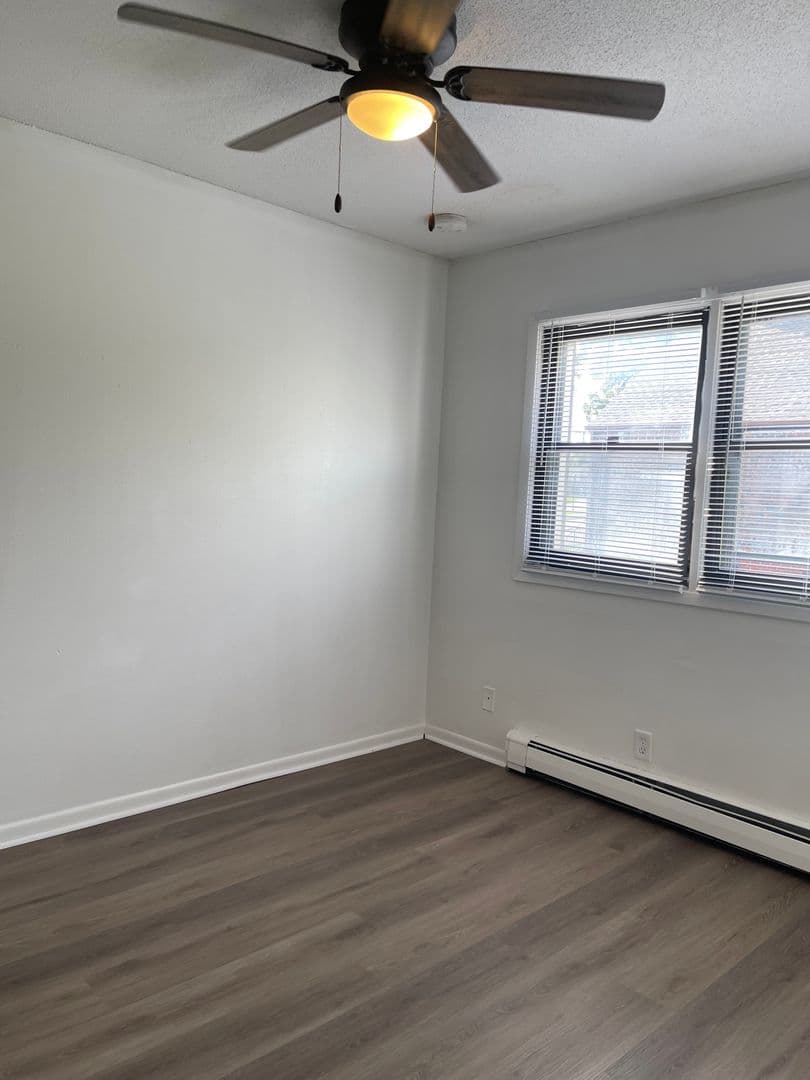 Des Moines Apartment: 6315 Hickman Rd, 6319 Hickman Rd