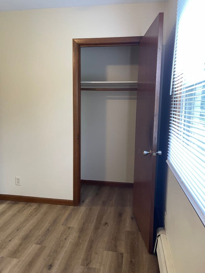 Des Moines Apartment: 1075 33rd St