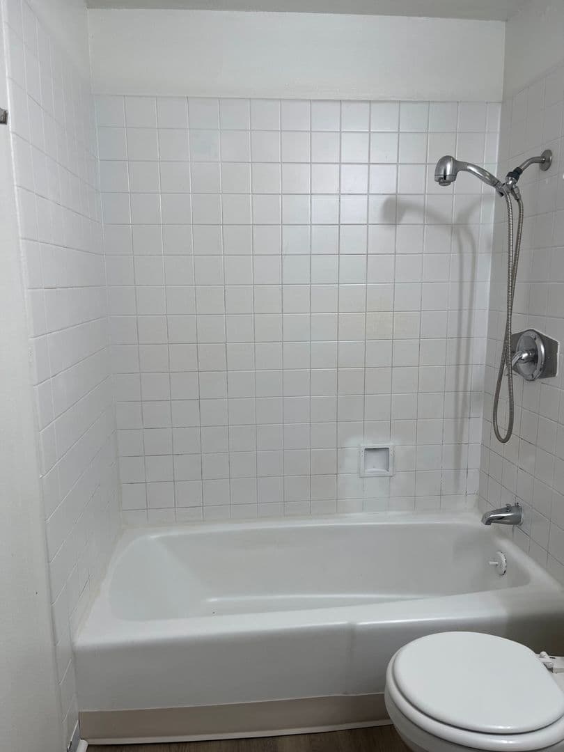 Des Moines Apartment: 6315 Hickman Rd, 6319 Hickman Rd