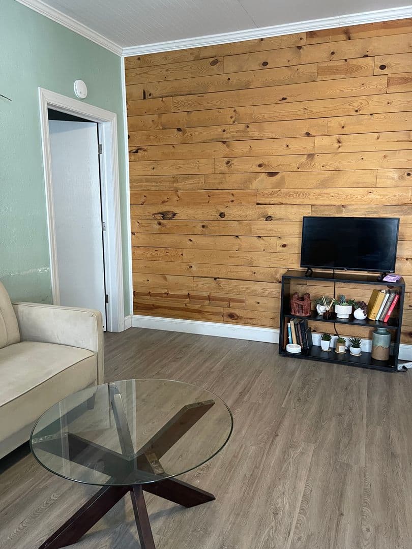 Des Moines Apartment: 2816 Cottage Grove Ave