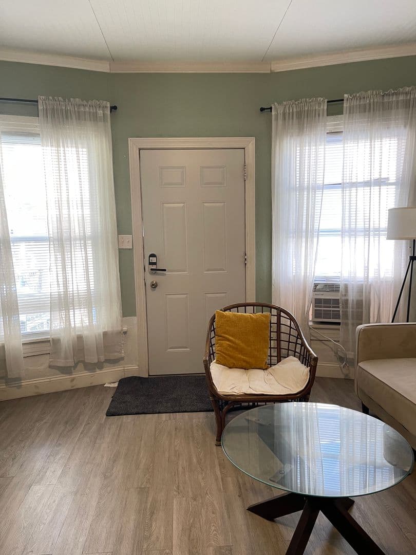 Des Moines Apartment: 2816 Cottage Grove Ave