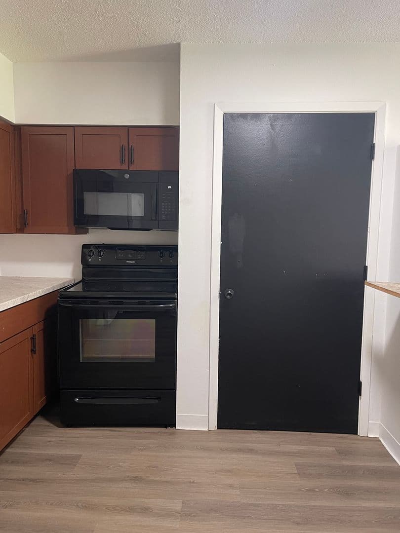 Des Moines Apartment: 6315 Hickman Rd, 6319 Hickman Rd