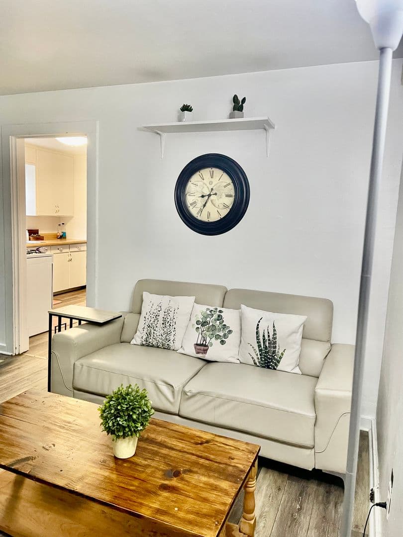 Des Moines Apartment: 2816 Cottage Grove Ave