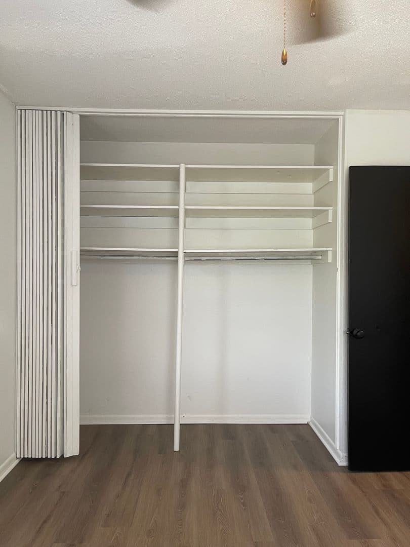 Des Moines Apartment: 6315 Hickman Rd, 6319 Hickman Rd