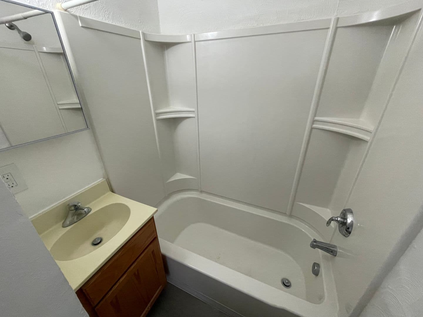 Des Moines Apartment: 1621 9th Street