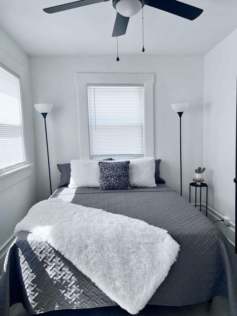 Des Moines Apartment: 1082 21st St