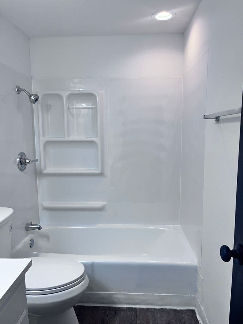 Des Moines Apartment: 6315 Hickman Rd, 6319 Hickman Rd