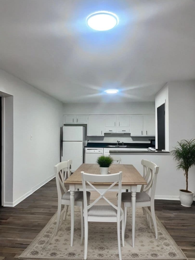 Des Moines Apartment: 6315 Hickman Rd, 6319 Hickman Rd