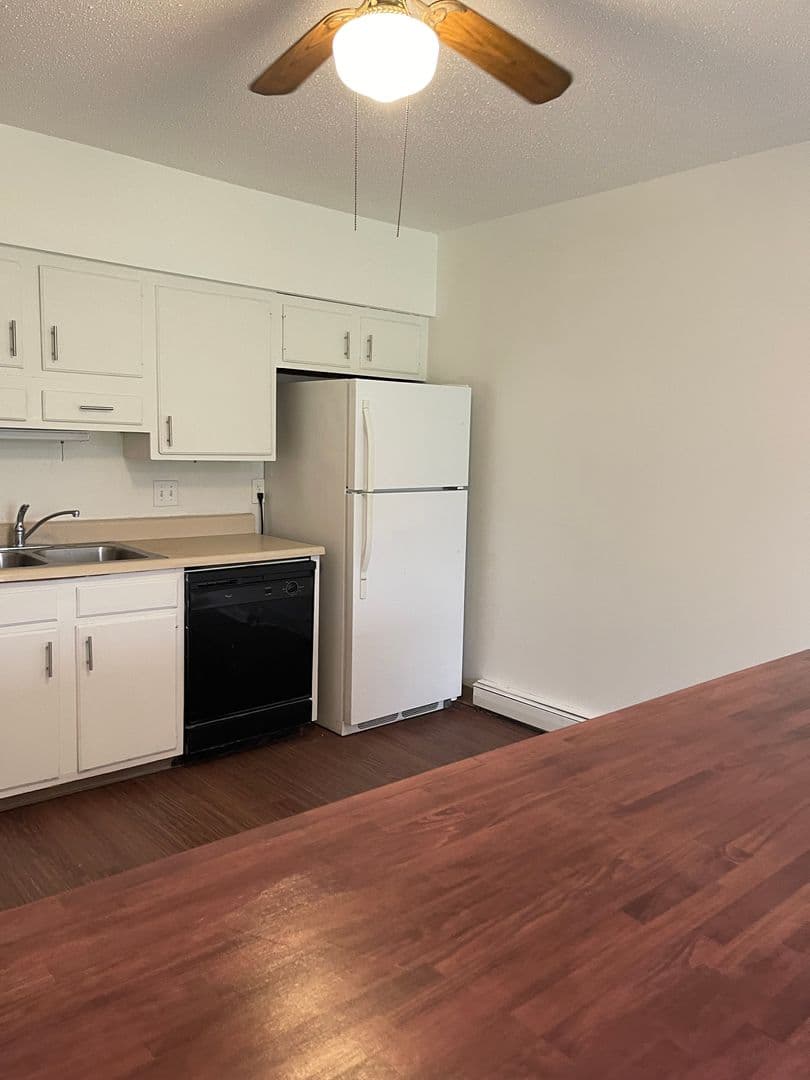 Des Moines Apartment: 6315 Hickman Rd, 6319 Hickman Rd