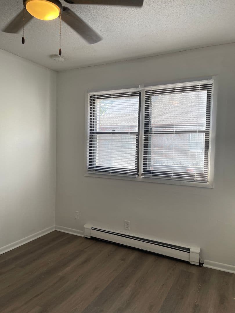 Des Moines Apartment: 6315 Hickman Rd, 6319 Hickman Rd
