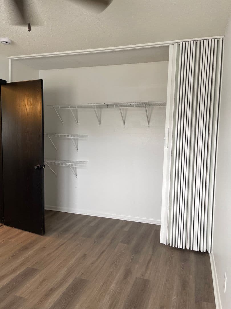 Des Moines Apartment: 6315 Hickman Rd, 6319 Hickman Rd