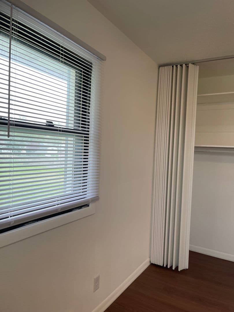 Des Moines Apartment: 6315 Hickman Rd, 6319 Hickman Rd