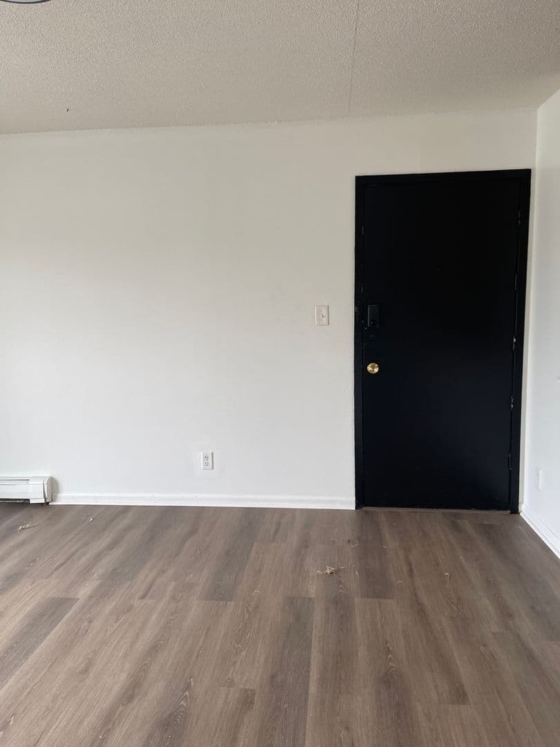 Des Moines Apartment: 6315 Hickman Rd, 6319 Hickman Rd