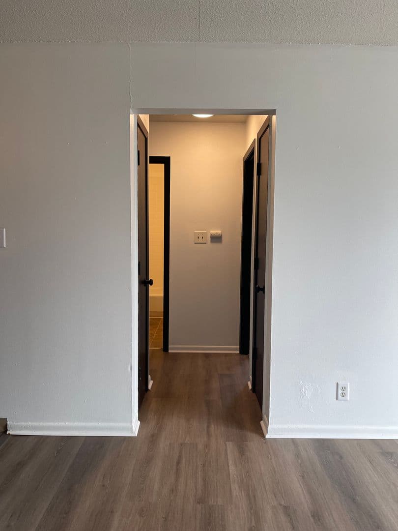 Des Moines Apartment: 6315 Hickman Rd, 6319 Hickman Rd