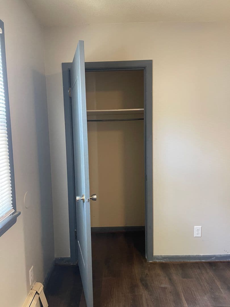 Des Moines Apartment: 1075 33rd St