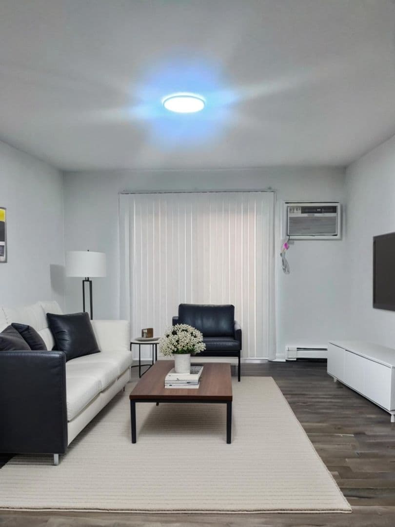 Des Moines Apartment: 6315 Hickman Rd, 6319 Hickman Rd