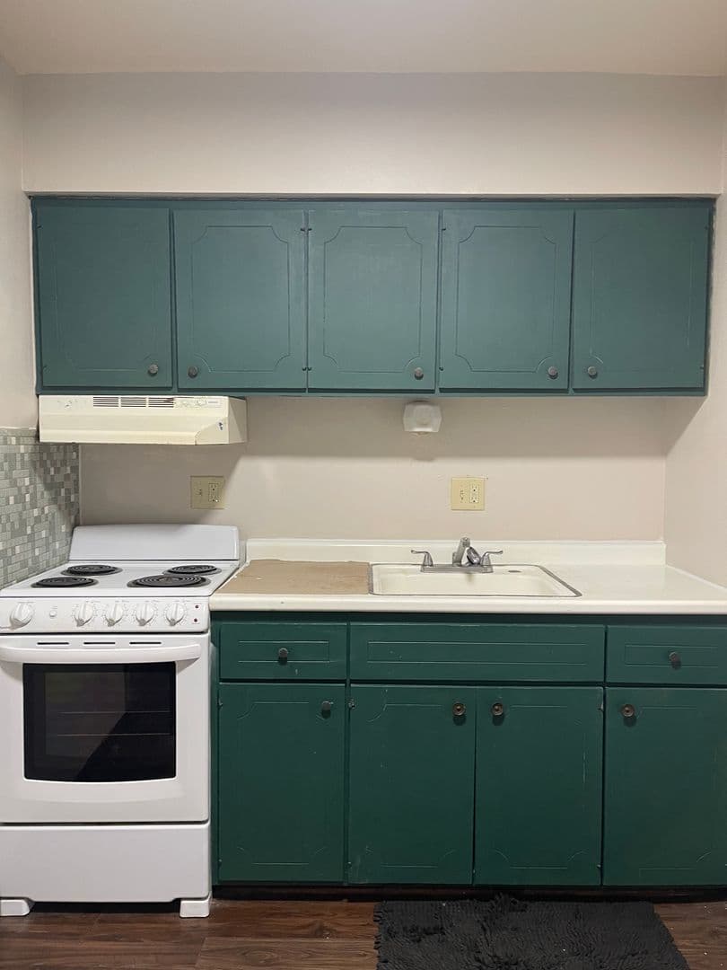 Des Moines Apartment: 1075 33rd St