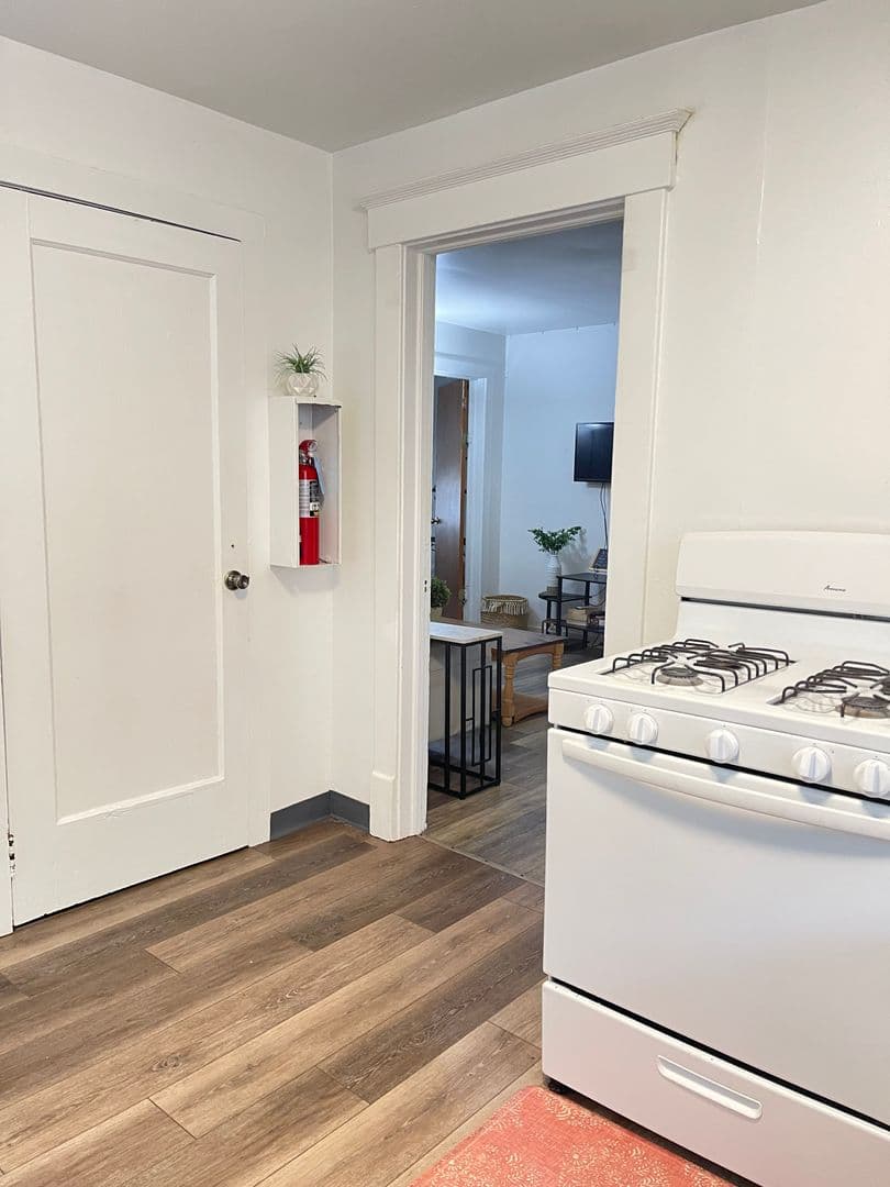 Des Moines Apartment: 2816 Cottage Grove Ave