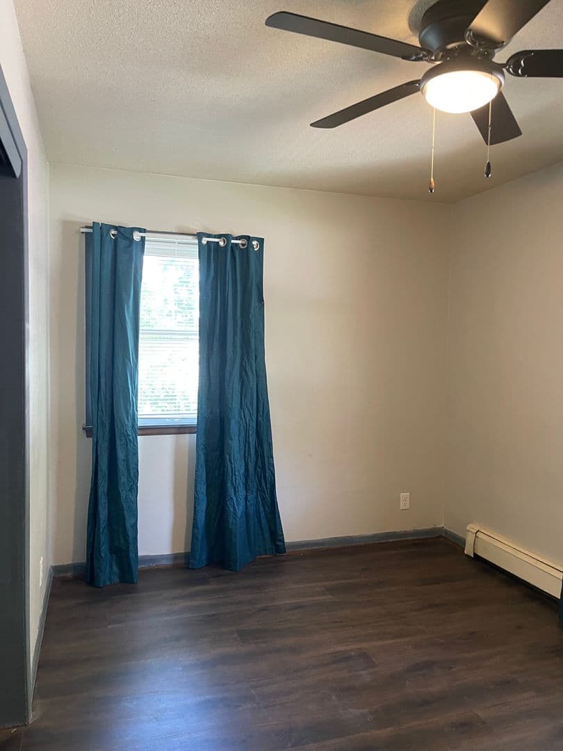 Des Moines Apartment: 1075 33rd St