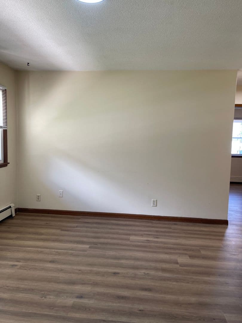 Des Moines Apartment: 1075 33rd St