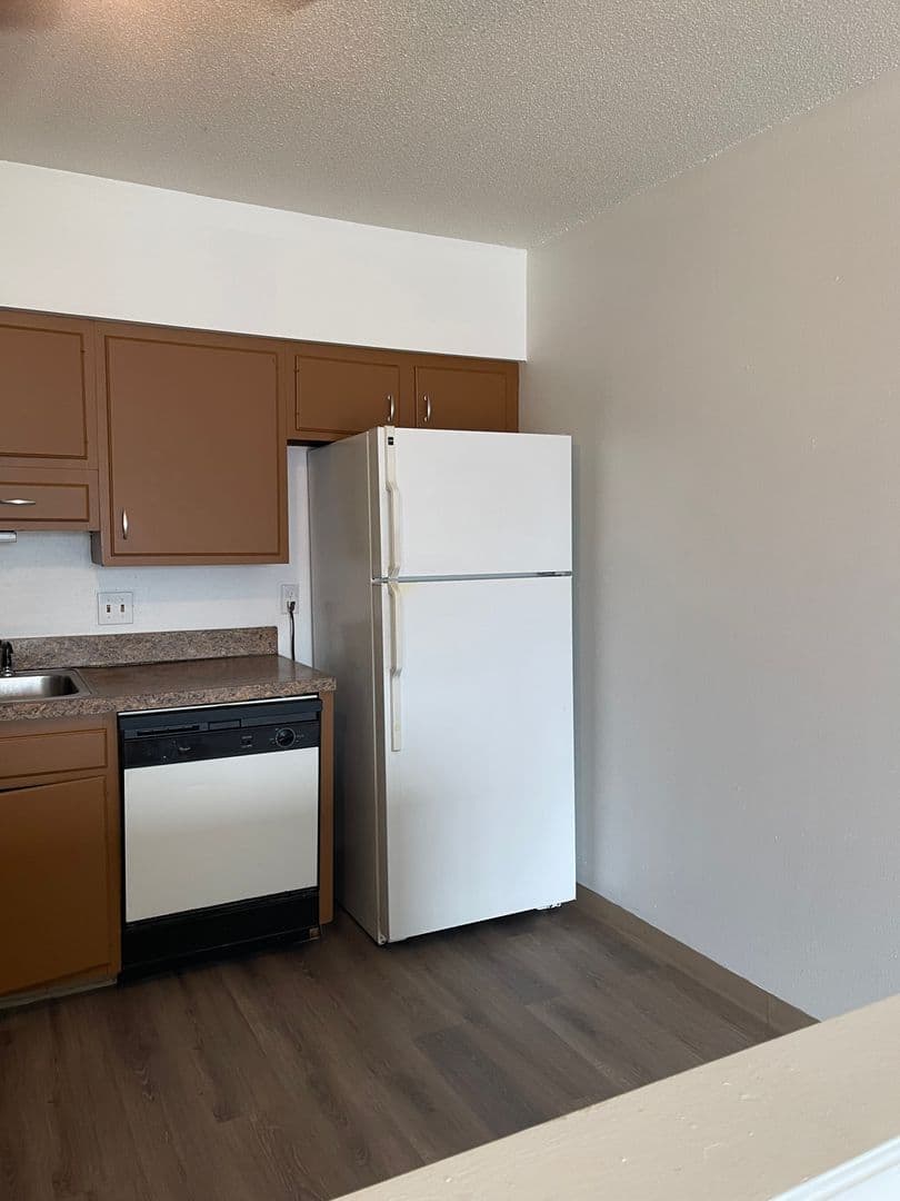 Des Moines Apartment: 6315 Hickman Rd, 6319 Hickman Rd