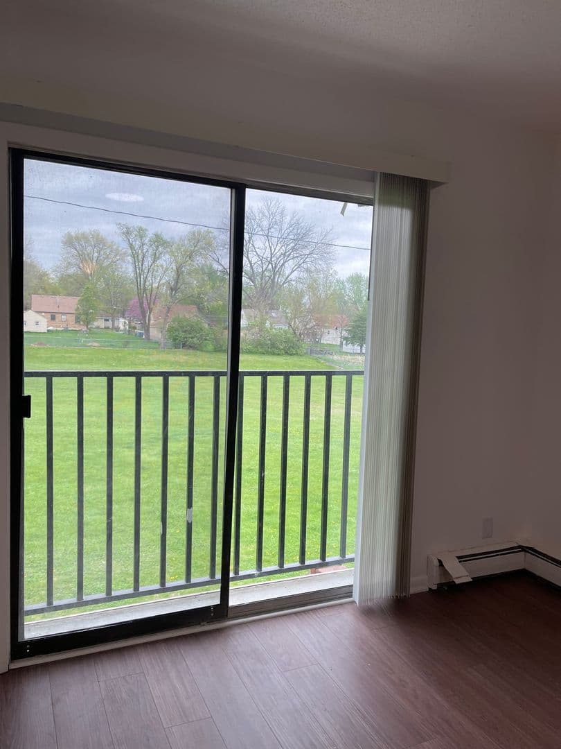 Des Moines Apartment: 6315 Hickman Rd, 6319 Hickman Rd