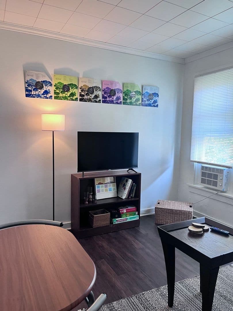 Des Moines Apartment: 1111 27th St