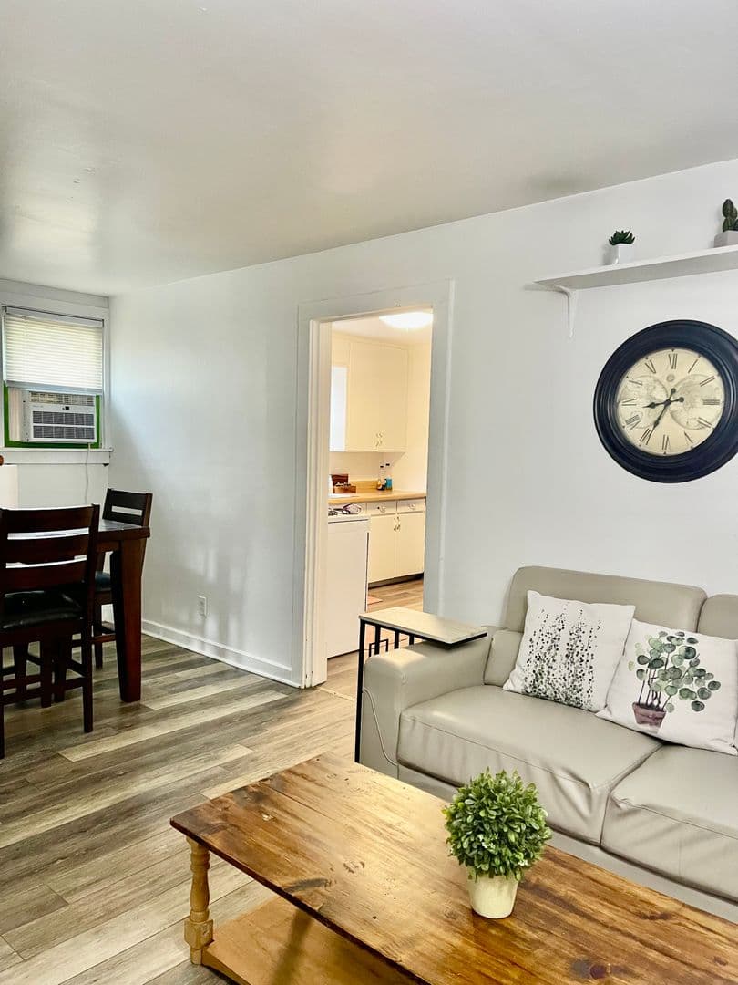 Des Moines Apartment: 2816 Cottage Grove Ave