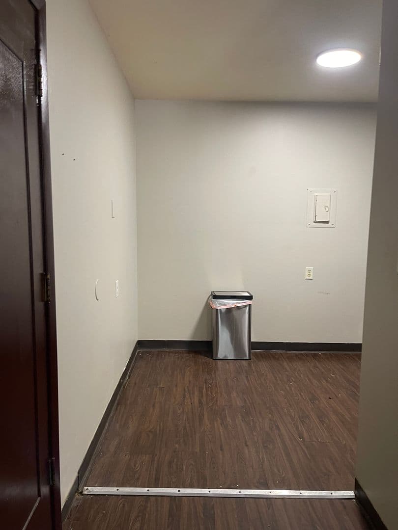 Des Moines Apartment: 1075 33rd St