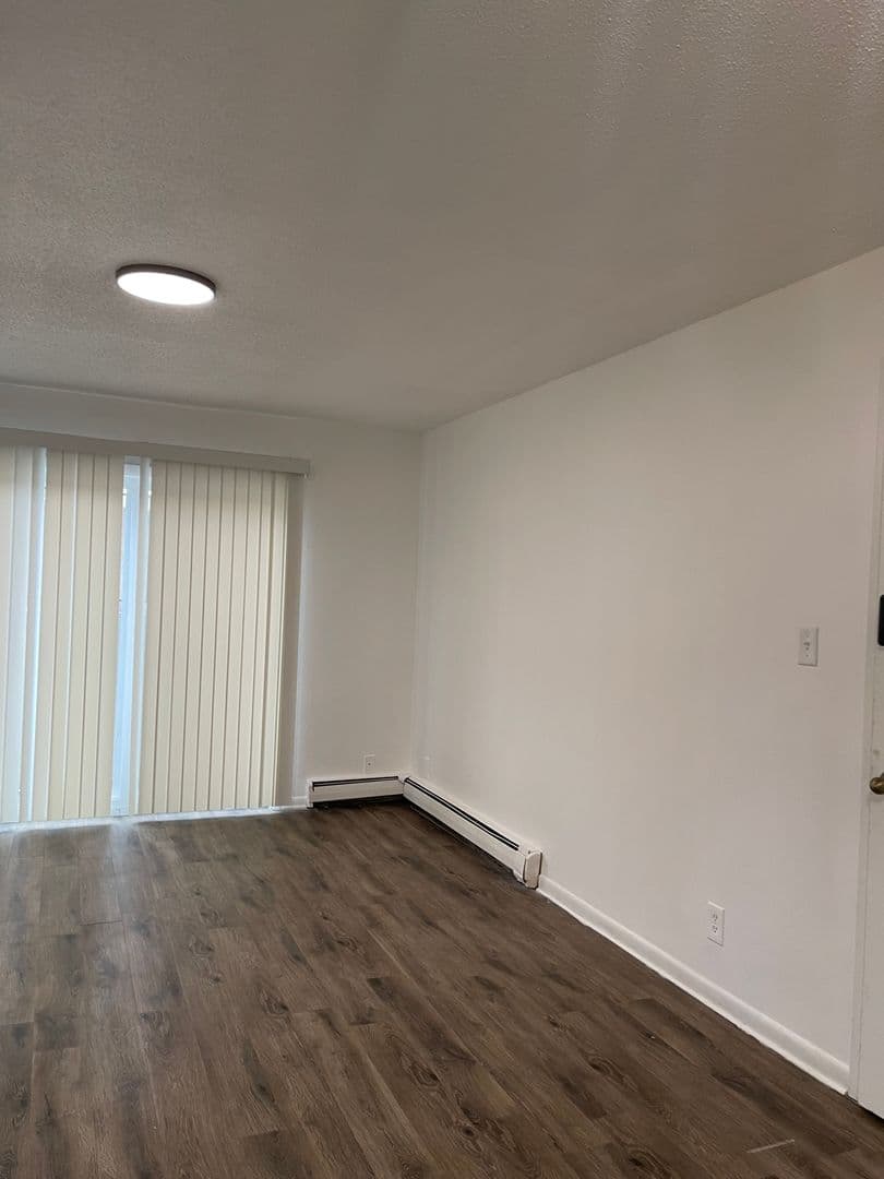 Des Moines Apartment: 6315 Hickman Rd, 6319 Hickman Rd
