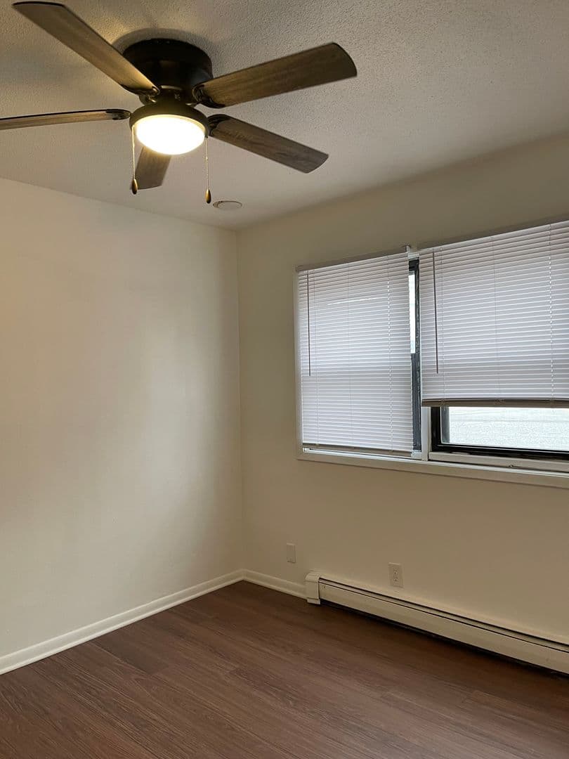 Des Moines Apartment: 6315 Hickman Rd, 6319 Hickman Rd