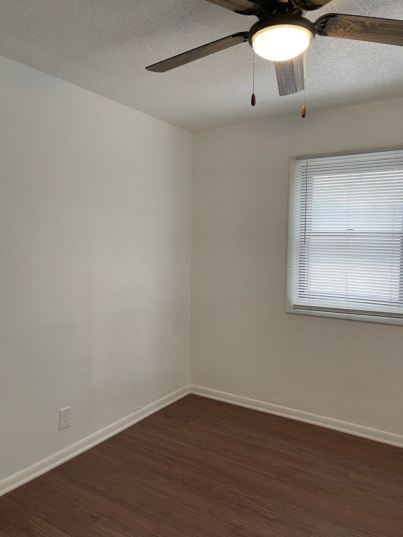 Des Moines Apartment: 6315 Hickman Rd, 6319 Hickman Rd