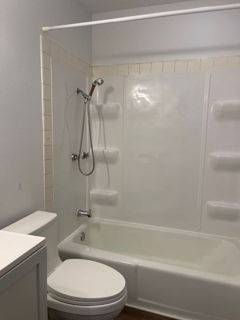 Des Moines Apartment: 6315 Hickman Rd, 6319 Hickman Rd