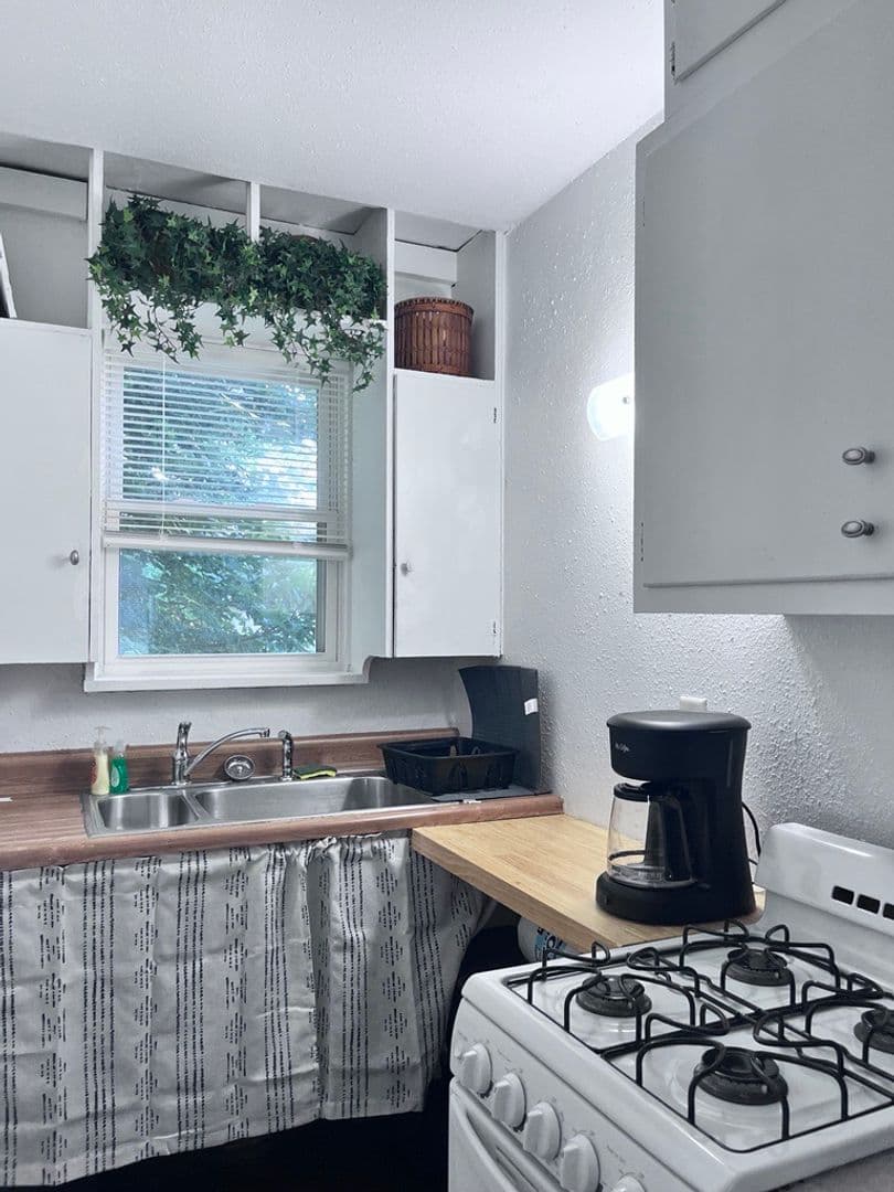 Des Moines Apartment: 1111 27th St