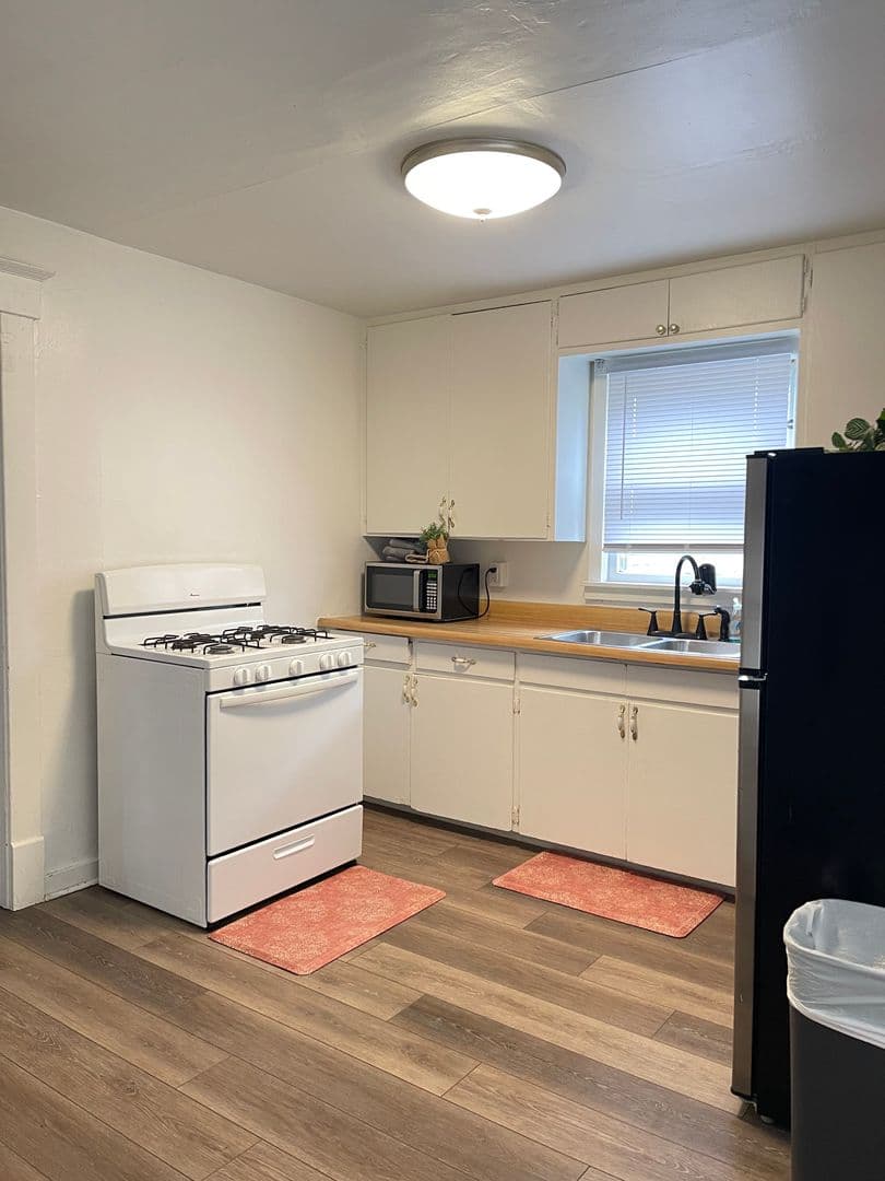Des Moines Apartment: 2816 Cottage Grove Ave