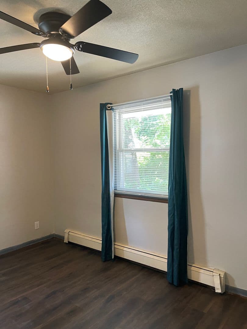 Des Moines Apartment: 1075 33rd St