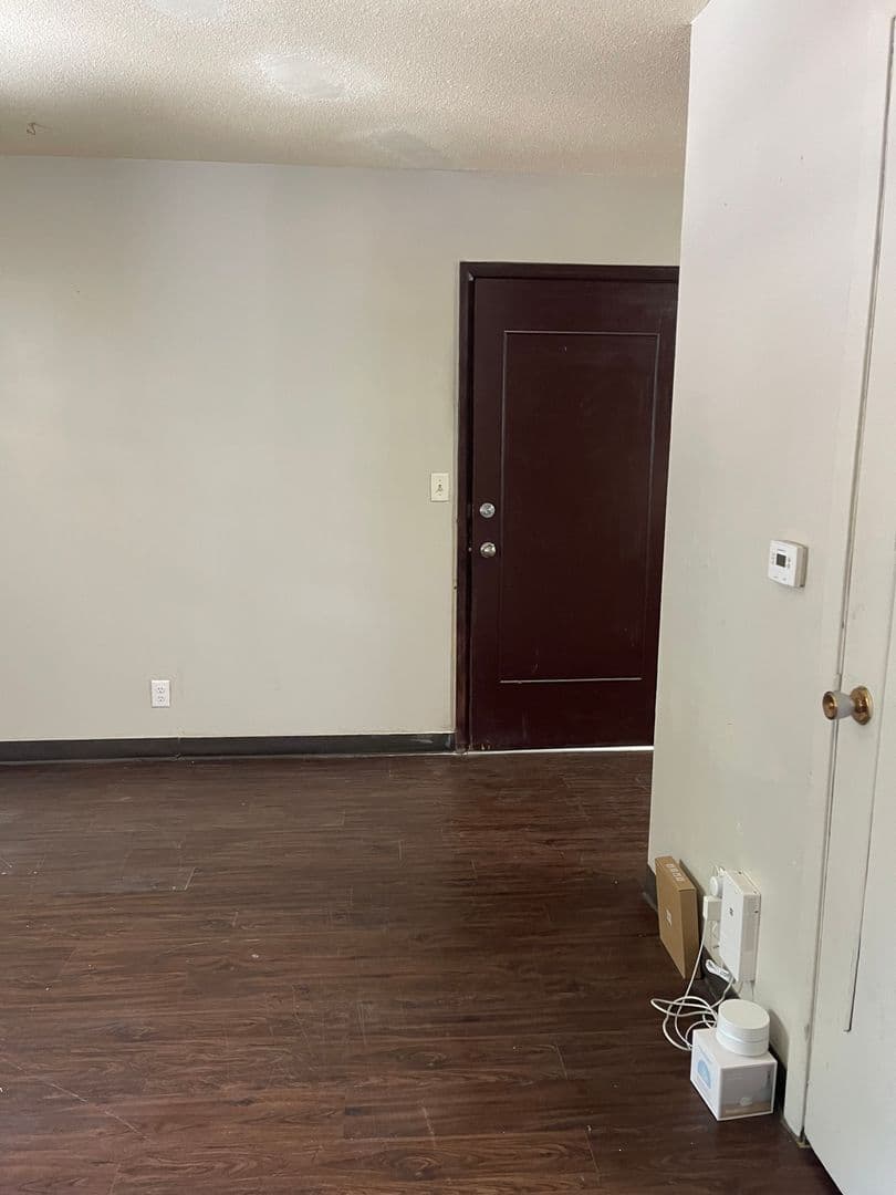 Des Moines Apartment: 1075 33rd St