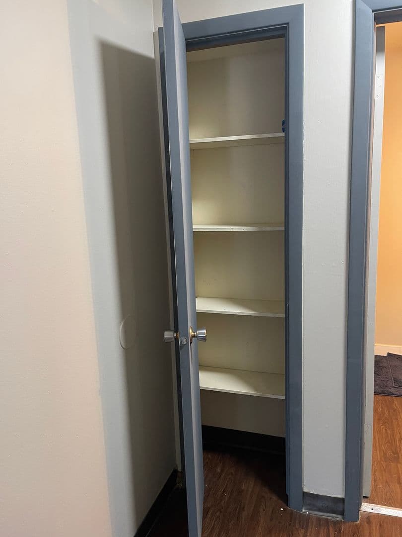 Des Moines Apartment: 1075 33rd St