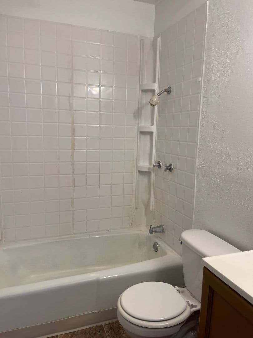 Des Moines Apartment: 6315 Hickman Rd, 6319 Hickman Rd