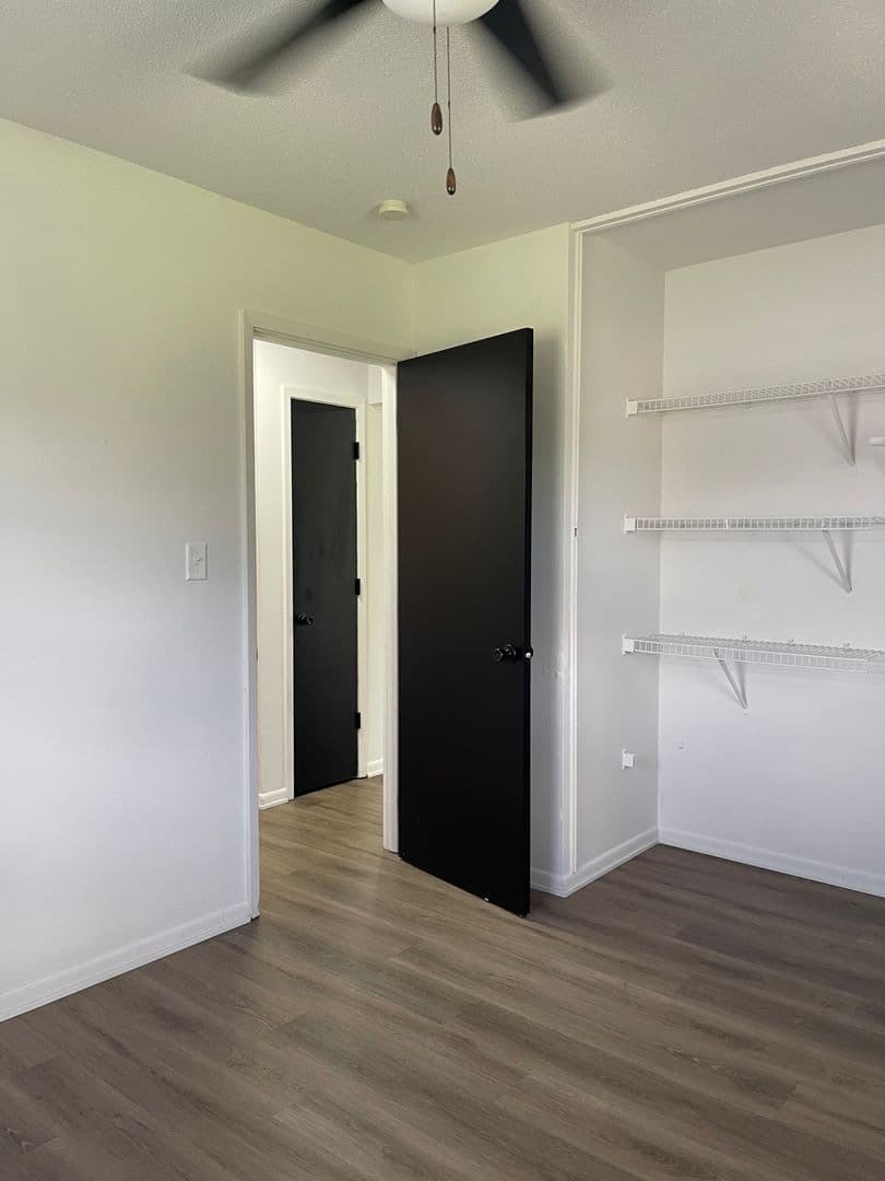 Des Moines Apartment: 6315 Hickman Rd, 6319 Hickman Rd