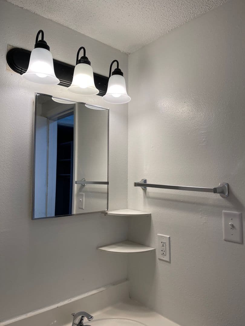 Des Moines Apartment: 6315 Hickman Rd, 6319 Hickman Rd