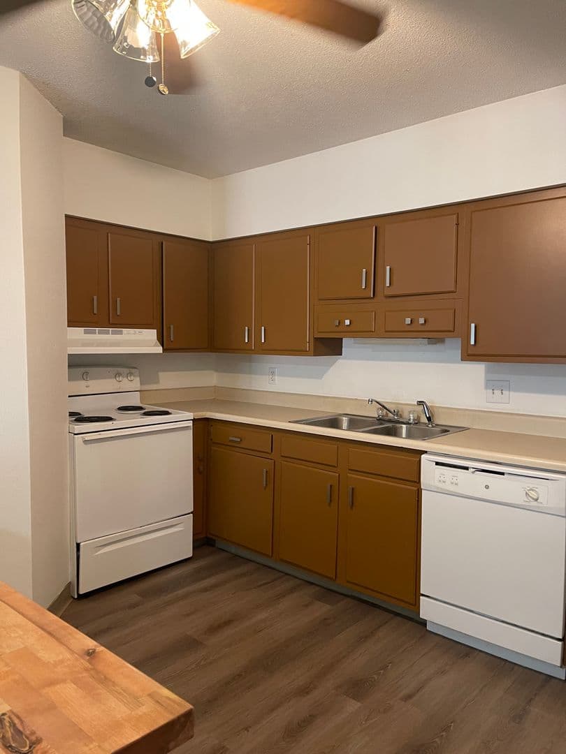 Des Moines Apartment: 6315 Hickman Rd, 6319 Hickman Rd