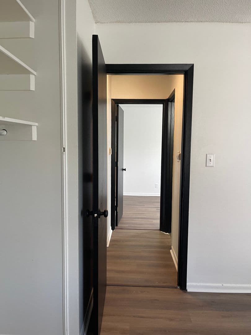Des Moines Apartment: 6315 Hickman Rd, 6319 Hickman Rd