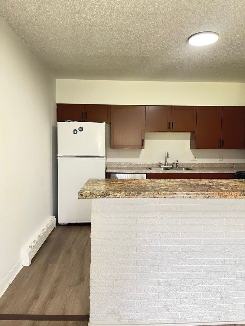 Des Moines Apartment: 6315 Hickman Rd, 6319 Hickman Rd