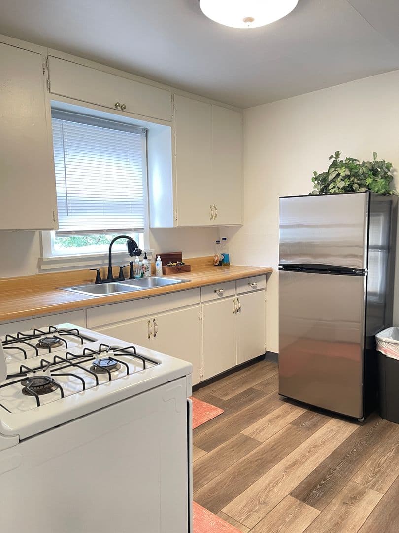 Des Moines Apartment: 2816 Cottage Grove Ave