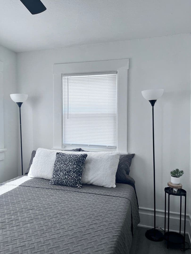Des Moines Apartment: 1082 21st St