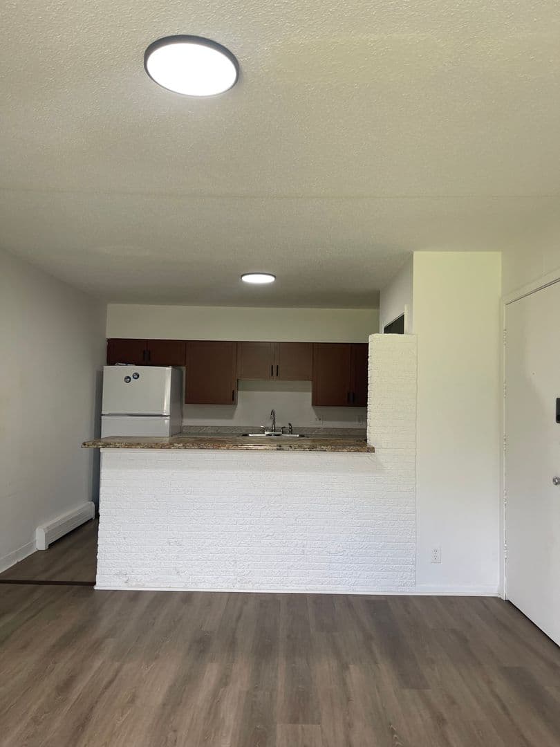Des Moines Apartment: 6315 Hickman Rd, 6319 Hickman Rd