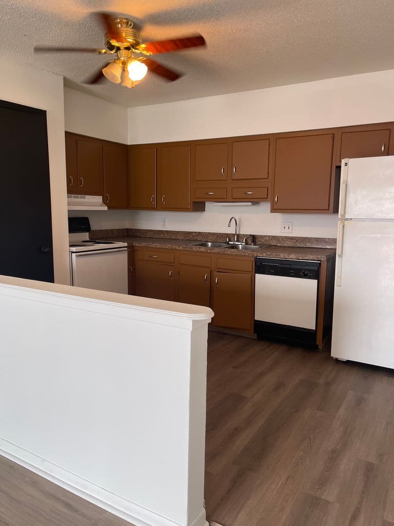 Des Moines Apartment: 6315 Hickman Rd, 6319 Hickman Rd